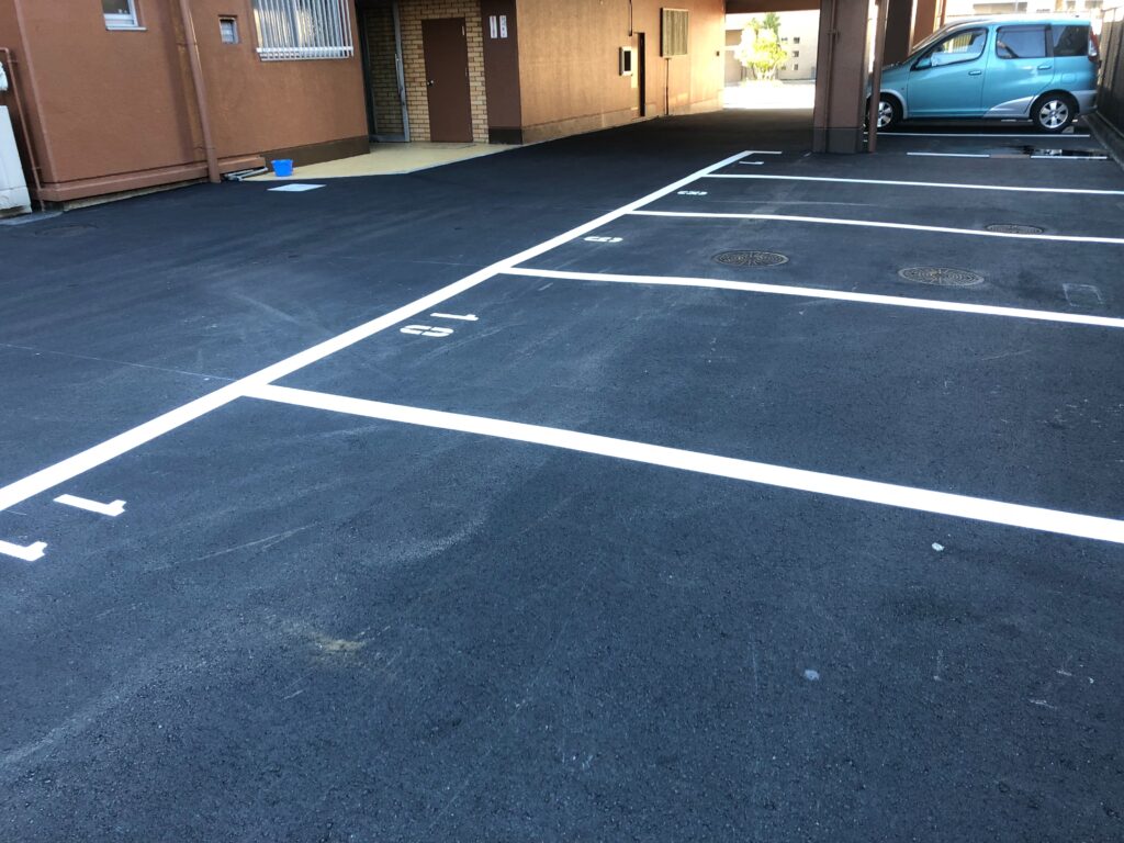 駐車場舗装工事 塗装とライン